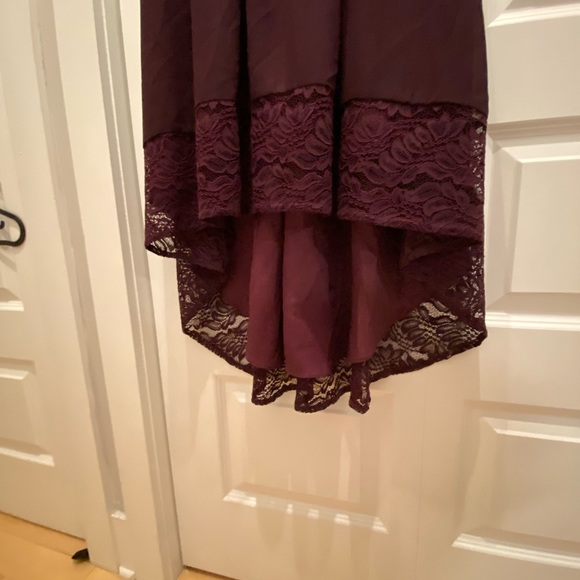 Le Chateau hi-lo lace dress - Picture 4 of 5